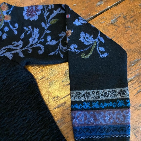 Sweater - Picture 3 of 8